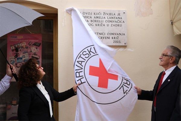 Otkrivena spomen ploča osnivačici Crvenog križa u Zadru grofici Ameliji Lantana, rođenoj Borelli